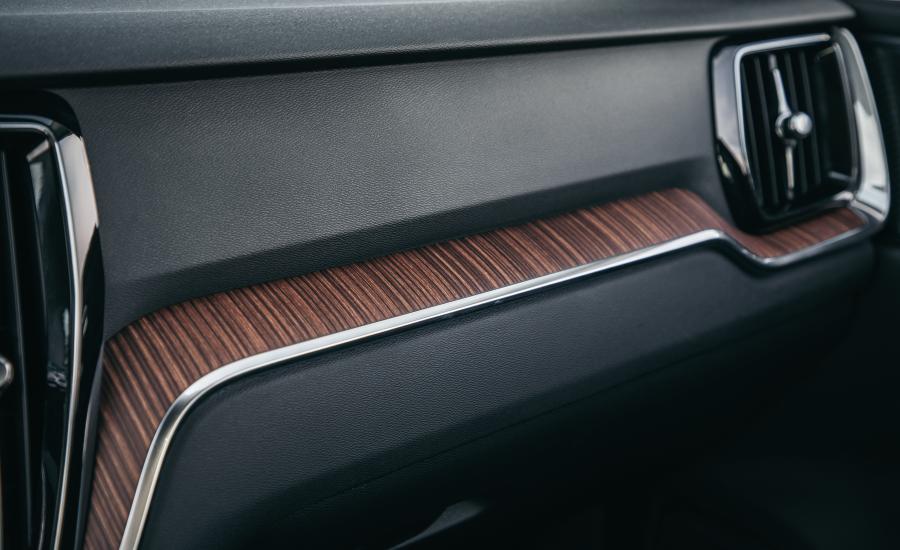 Детали интерьера Volvo S60 T5 Momentum 2018 года  (NA) (фото 23 из 41)